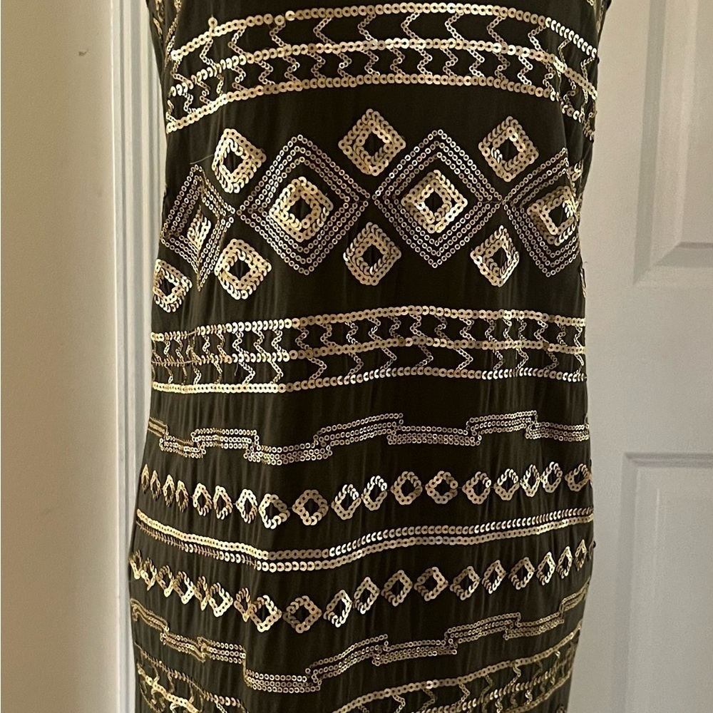 Great🎉 condition ROMEO AND JULIET COUTURE Olive&Gold Patterned Sleeveless Dress